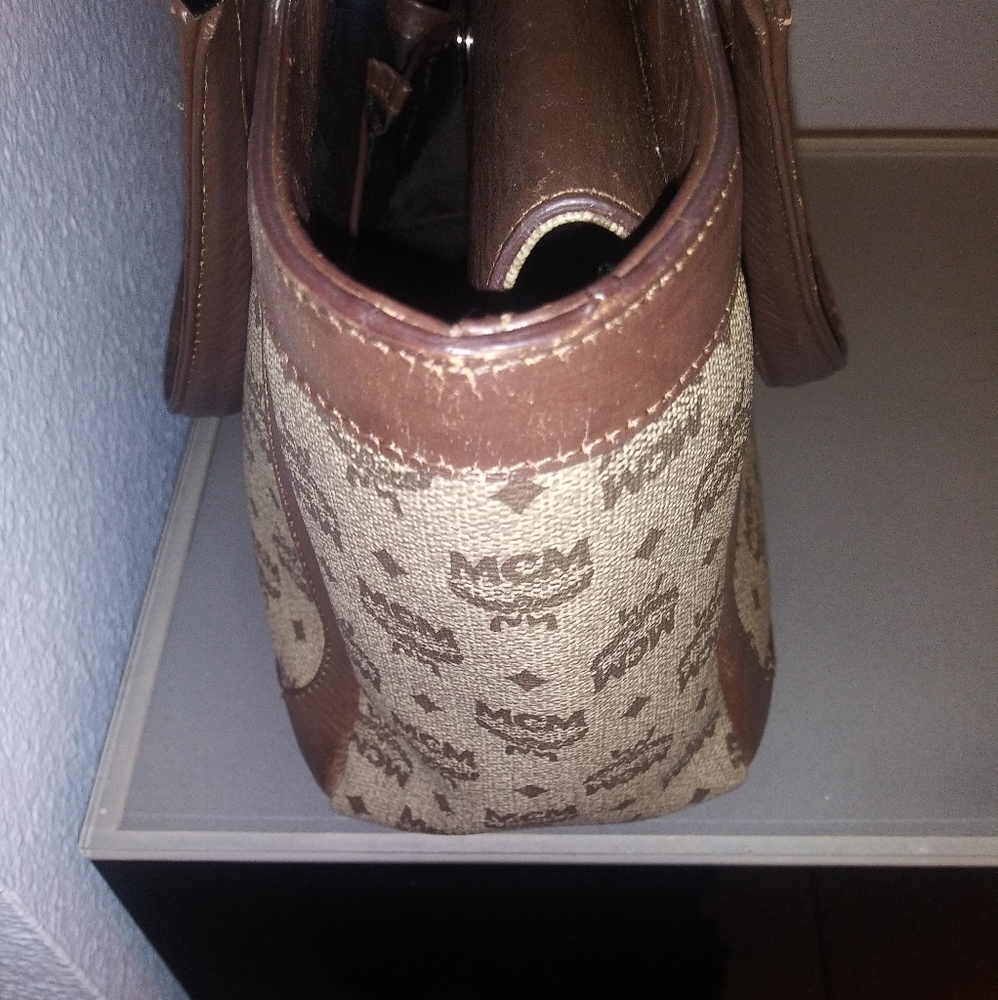 Purse - Picture 2 of 9